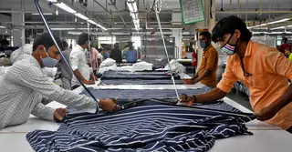 শুল্কের ভারে অস্থির ভারতের পোশাক খাত
